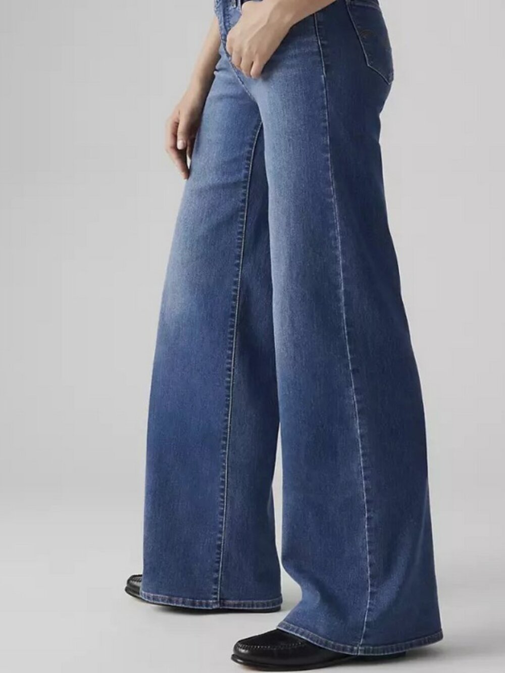 Levi's NWT 318 Shaping Wide Leg Jeans Mid Rise, Clever Girl Wash, 29x30 New! - Picture 3 of 7